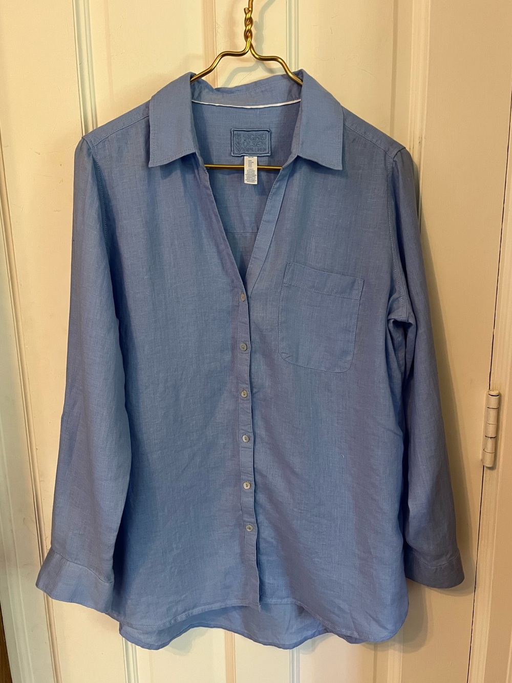 Sigrid Olsen 100% Linen Light Blue Button Down Tailored Shirt. Size Medium